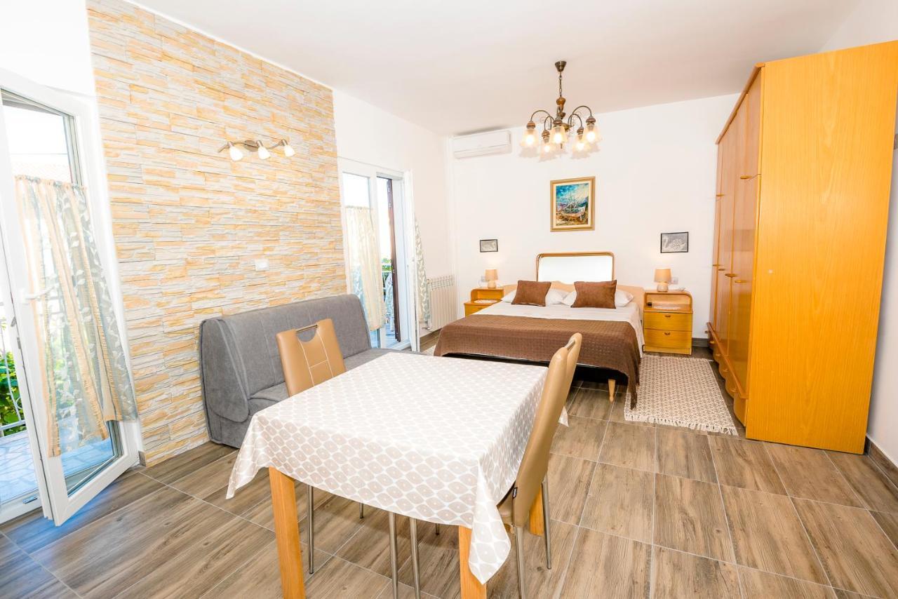 Guest House Ab Adria Home ロヴィニ エクステリア 写真