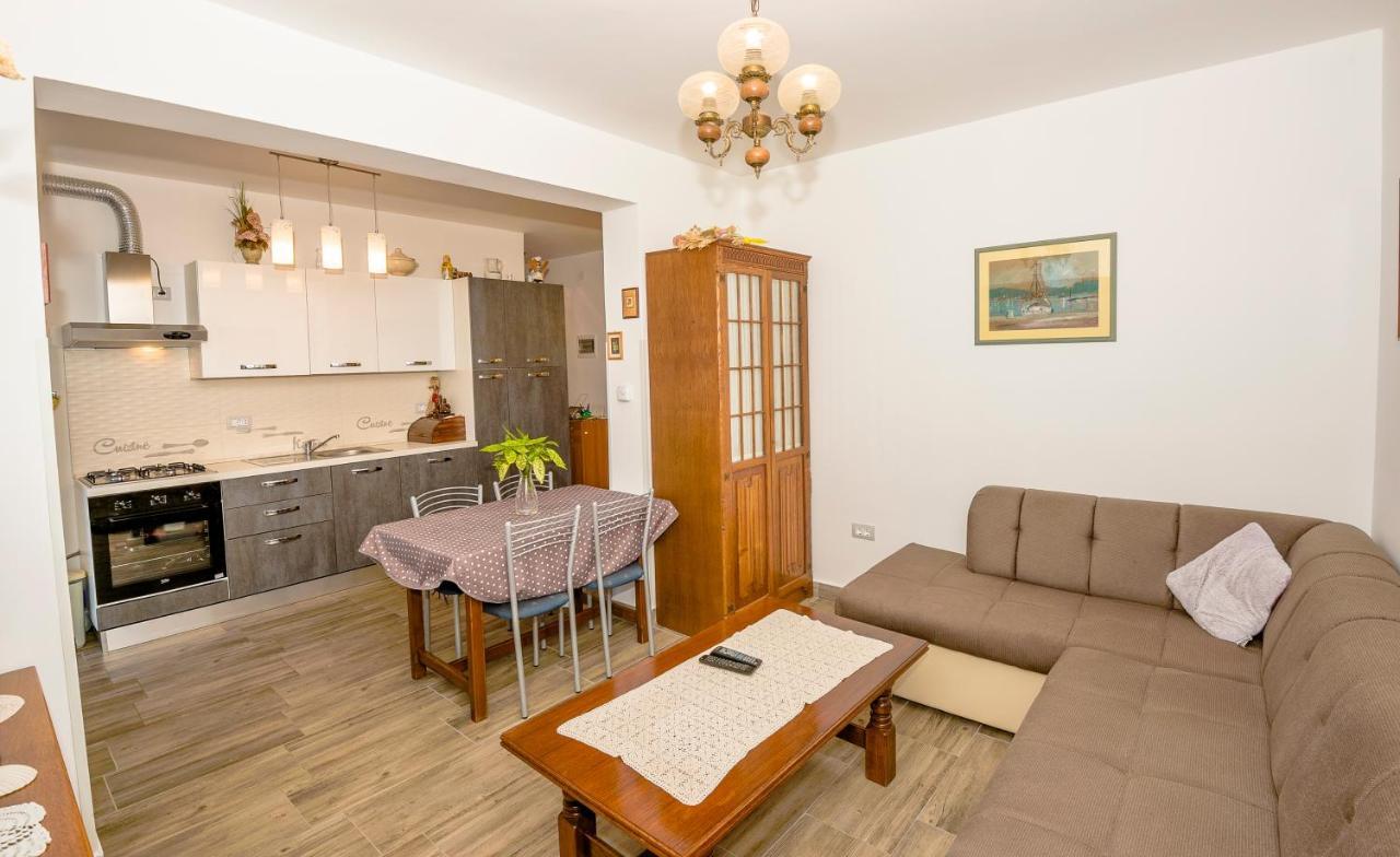 Guest House Ab Adria Home ロヴィニ エクステリア 写真